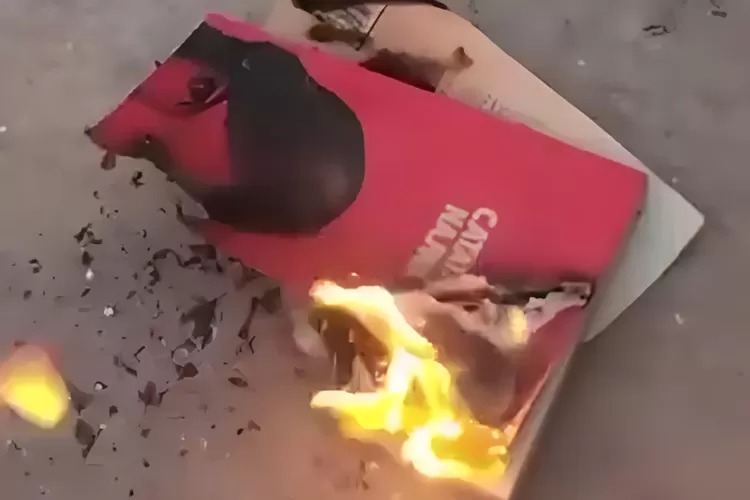 Setelah Kritik Jokowi Nebeng Pesawat TNI AU, Buku ‘Catatan Najwa’ Dibakar di Media Sosial